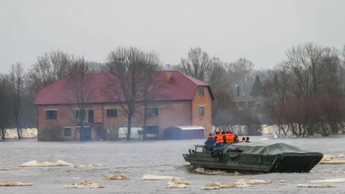 Latvia lũ lụt kinh hoàng, sơ tán khẩn cấp người dân 1