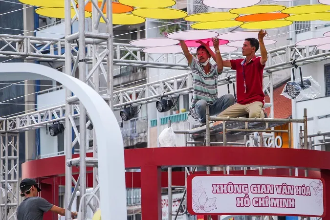 Tất bật những công đoạn cuối cho Lễ hội Đường sách tết Quý Mão 2023 2