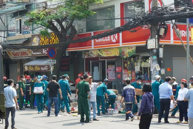 Không còn người mắc kẹt trong cửa hàng bị sập ở quận 4 2