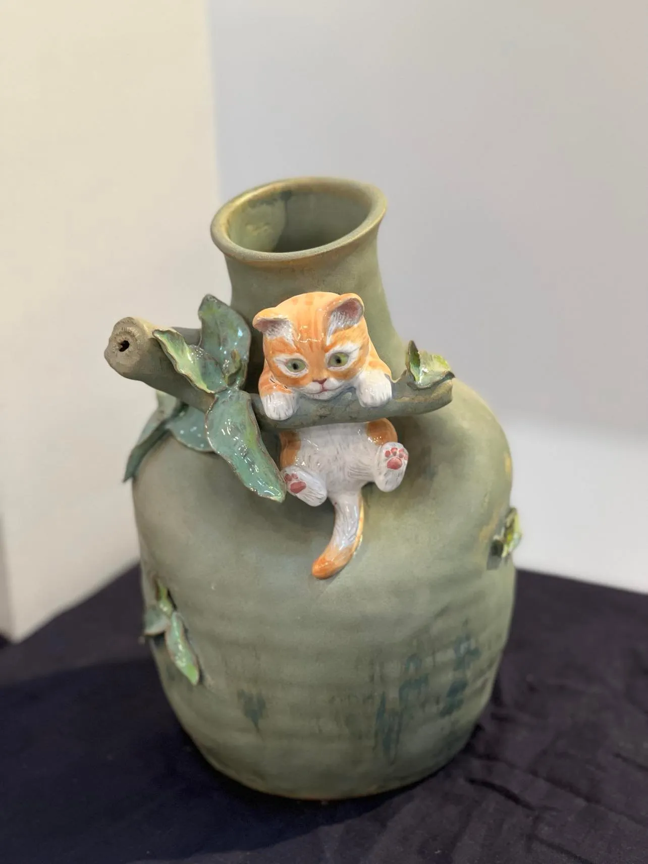 Mỹ thuật thành phố rực rỡ chào Xuân