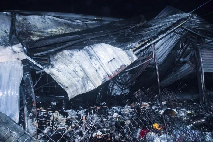 Bình Định: Hàng chục gian hàng bị thiêu rụi ngày cận Tết 1