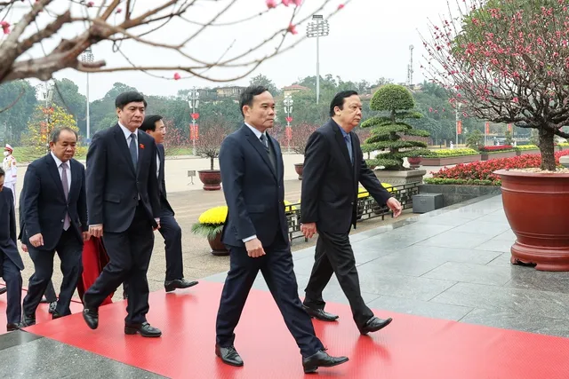 Lãnh đạo Đảng, Nhà nước vào Lăng viếng Chủ tịch Hồ Chí Minh, tưởng niệm các Anh hùng liệt sĩ 3