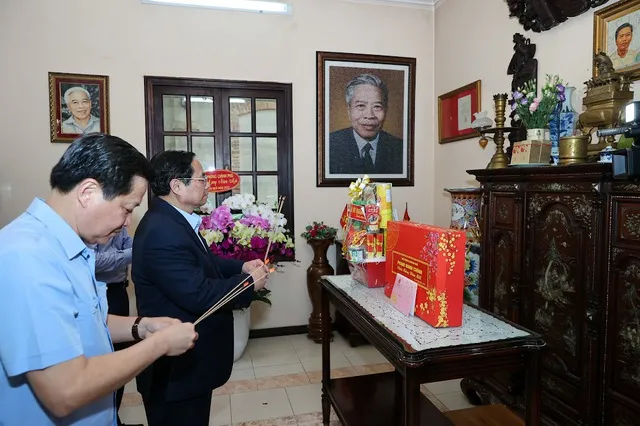 Tổng Bí thư Nguyễn Phú Trọng dâng hương tưởng nhớ Chủ tịch Hồ Chí Minh 1