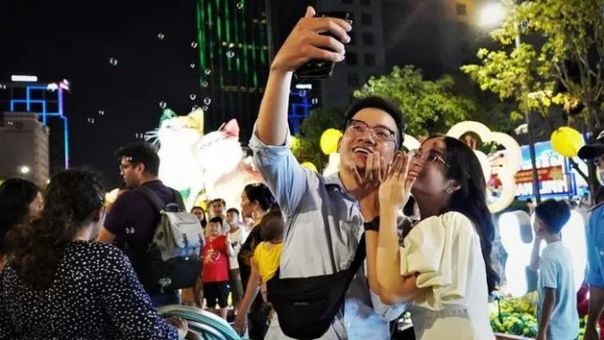 Người dân TPHCM háo hức chờ đón đêm giao thừa Tết Quý Mão 5