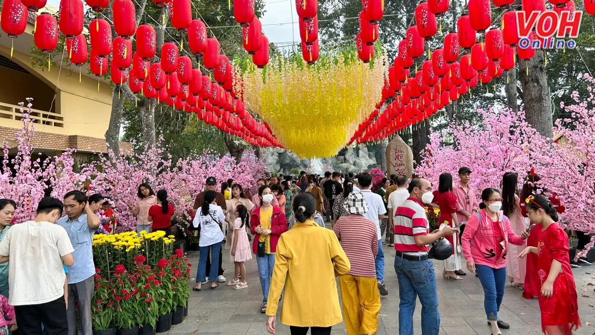 Nét đẹp văn hóa lễ chùa dịp Tết của người Việt 