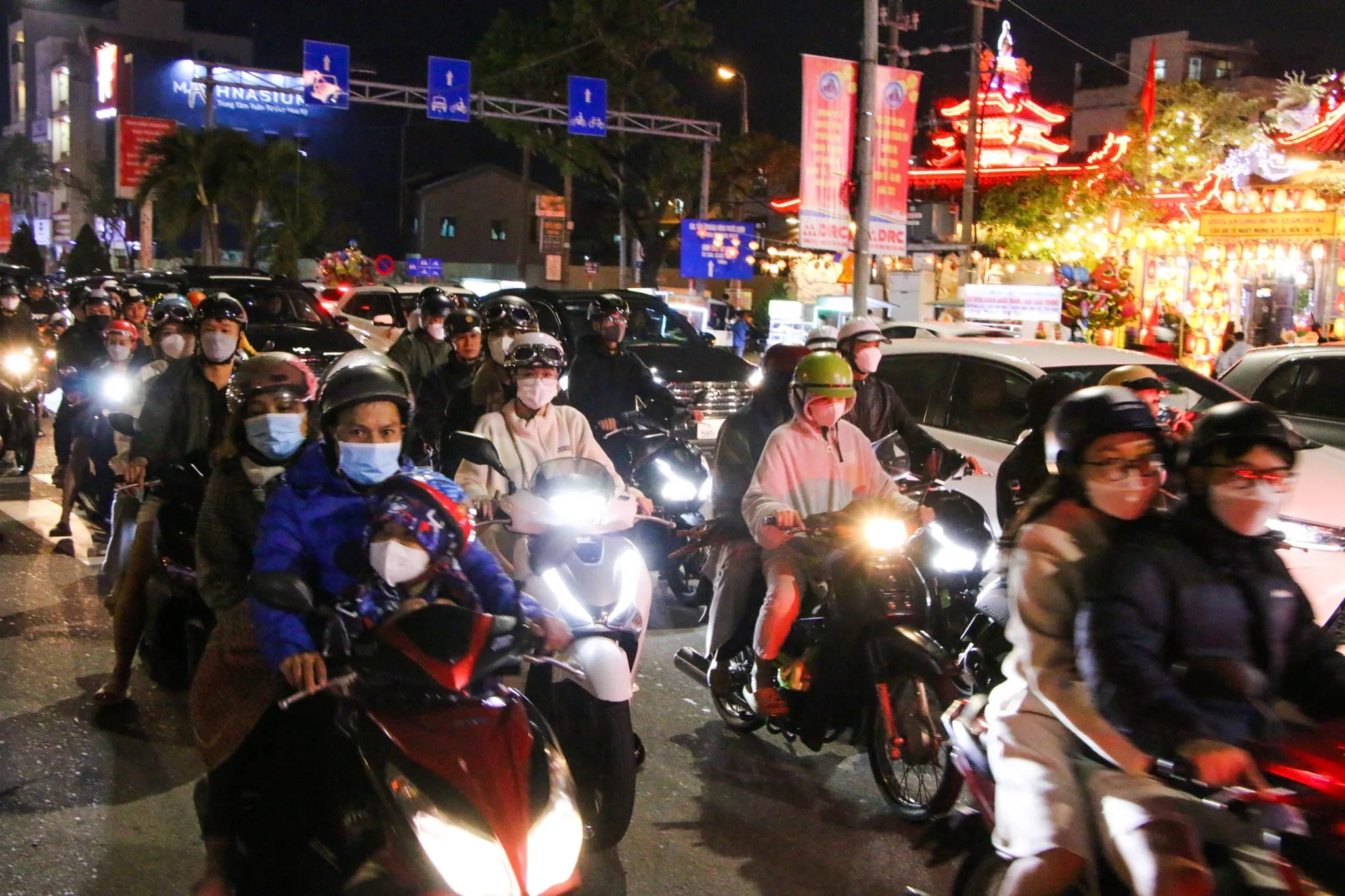 Lễ chùa trước giao thừa để tránh kẹt xe  