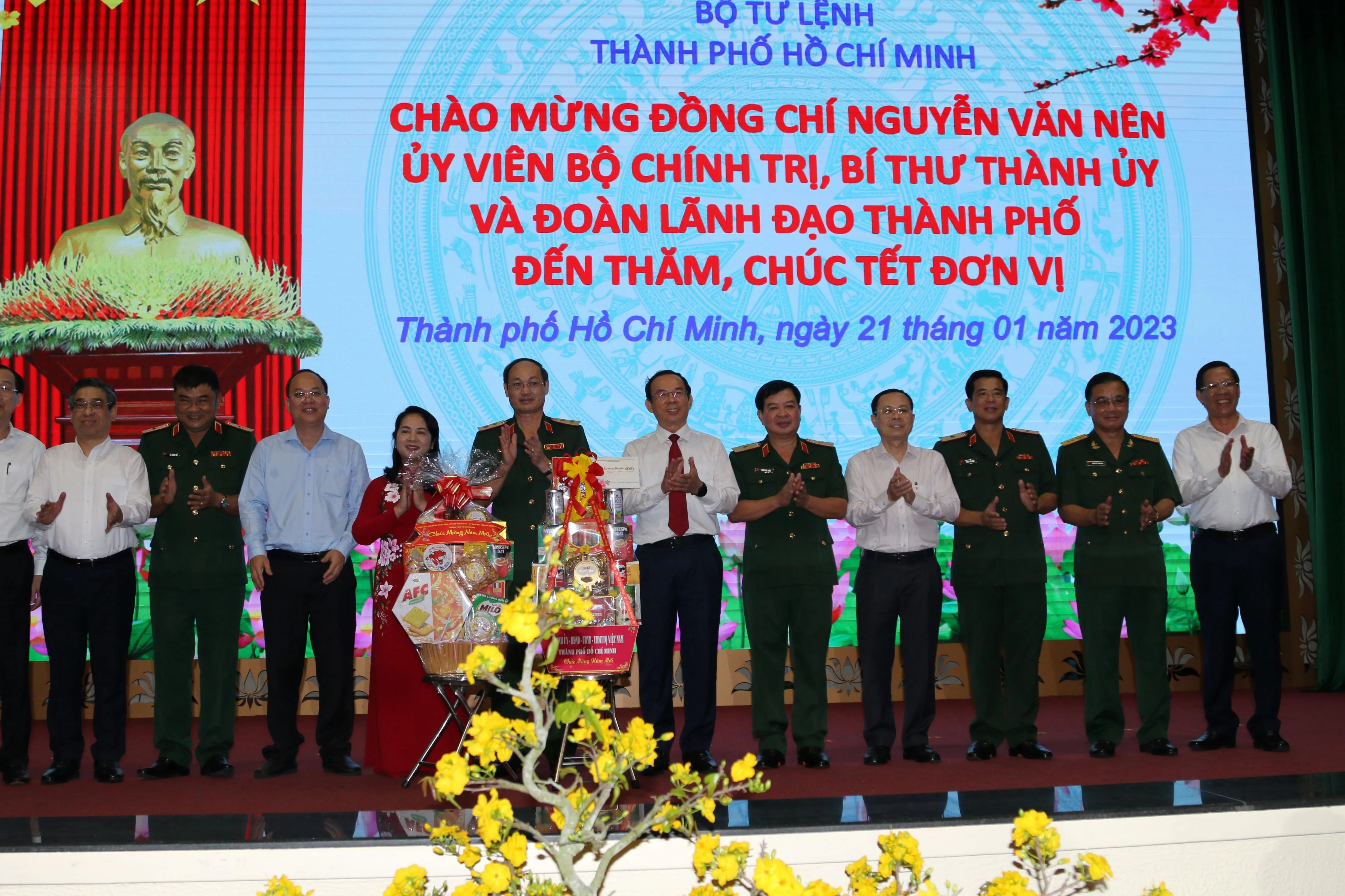 Bí thư Thành ủy Nguyễn Văn Nên và lãnh đạo TP thăm, chúc Tết các đơn vị “trực chiến” 3