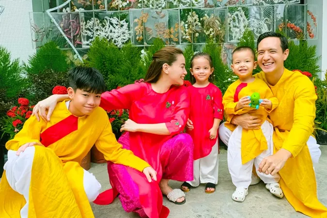 Dàn mỹ nhân Việt 'thả dáng' với áo dài đầu năm 2023: 2 con gái MC Quyền Linh chiếm spotlight 10