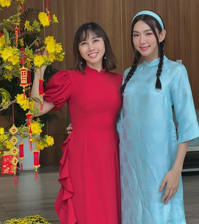 Dàn mỹ nhân Việt 'thả dáng' với áo dài đầu năm 2023: 2 con gái MC Quyền Linh chiếm spotlight 4