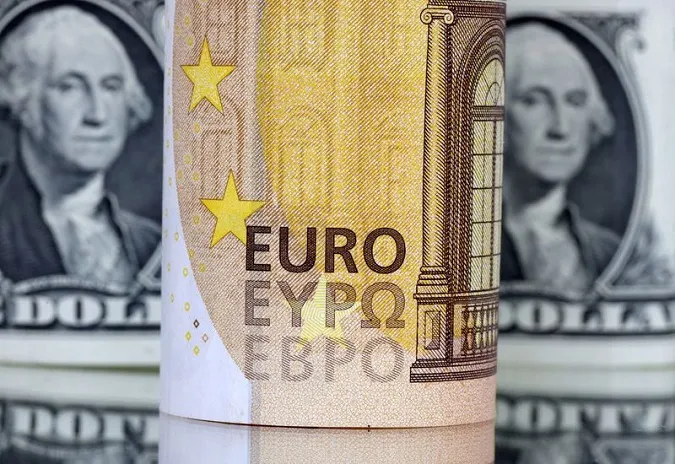 Đô la Mỹ giảm khi hoạt động thương mại eurozone giúp nâng đồng euro 1