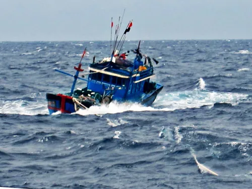 Đã cứu được 3 thuyền viên mất tích trên biển Bình Thuận 1
