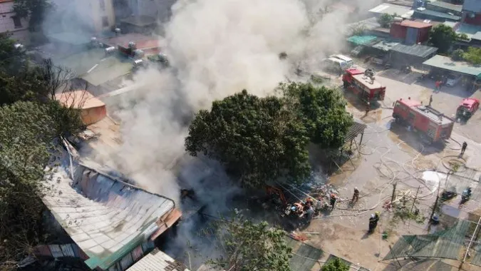 Cháy 4 kho xưởng tại Hà Nội trong ngày mùng 7 1