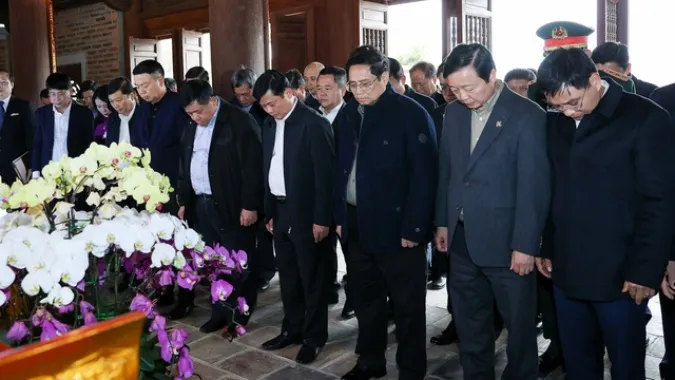 Thủ tướng Chính phủ dâng hoa, dâng hương tưởng niệm Chủ tịch Hồ Chí Minh 2