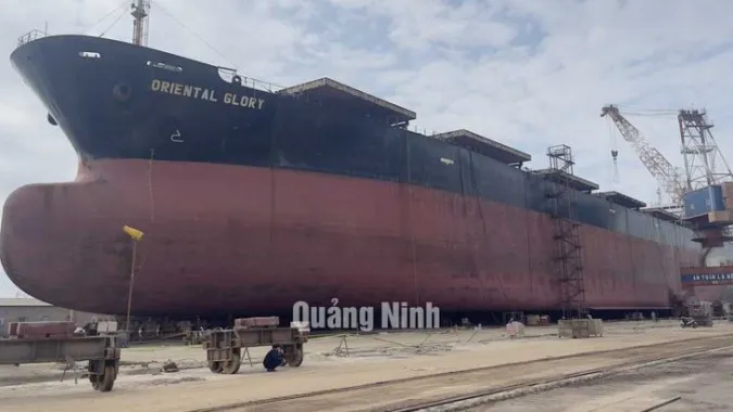 Quảng Ninh: Nổ hầm tàu đang sửa chữa, 8 công nhân bị bỏng 1