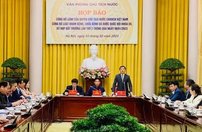 Luật Khám bệnh, chữa bệnh mới: Y bác sĩ nước ngoài hành nghề tại Việt Nam phải nói thạo tiếng Việt 1