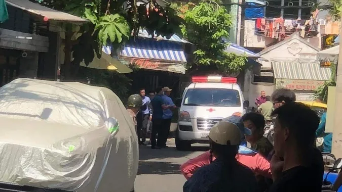 Người đàn ông tử vong trong sân UBND phường 3, quận Tân Bình 1