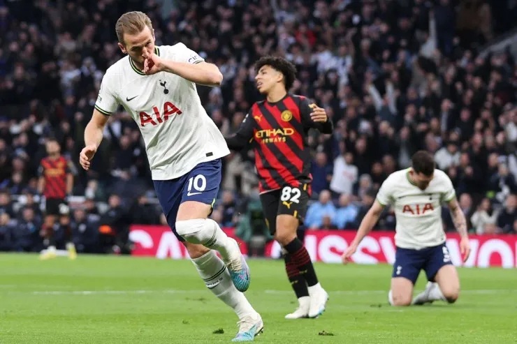 Kane lập kỷ lục và huỷ cơ hội áp sát ngôi đầu của Man City