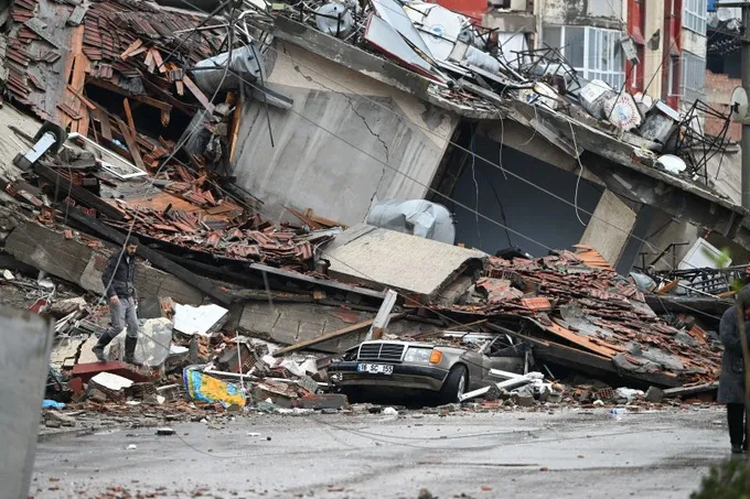 Tin thế giới sáng 7/2: Hơn 3.700 người chết vì động đất Thổ Nhĩ Kỳ; khí cầu Triều Tiên bay vào HQ