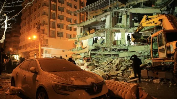 Động đất ở Thổ Nhĩ Kỳ: Hơn 4.300 người chết, hàng ngàn tòa nhà đổ sập 1