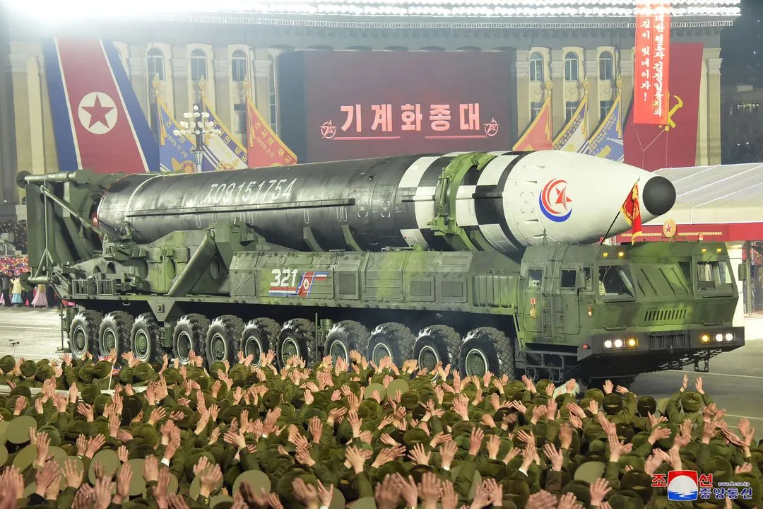Triều Tiên duyệt binh phô diễn số lượng tên lửa hạt nhân lớn nhất từ trước đến nay