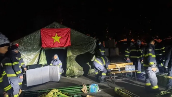 CAND Việt Nam chạy đua với thời gian tìm kiếm nạn nhân động đất 2