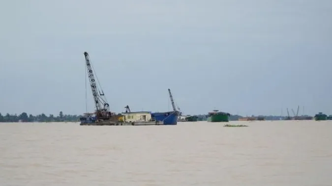 Kiến nghị dừng khai thác cát từ cầu Mỹ Thuận đến phà Đình Khao 1