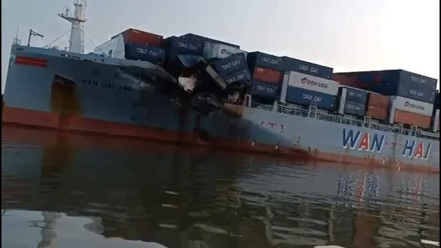 Hai tàu chở container va chạm trên sông ở huyện Cần Giờ