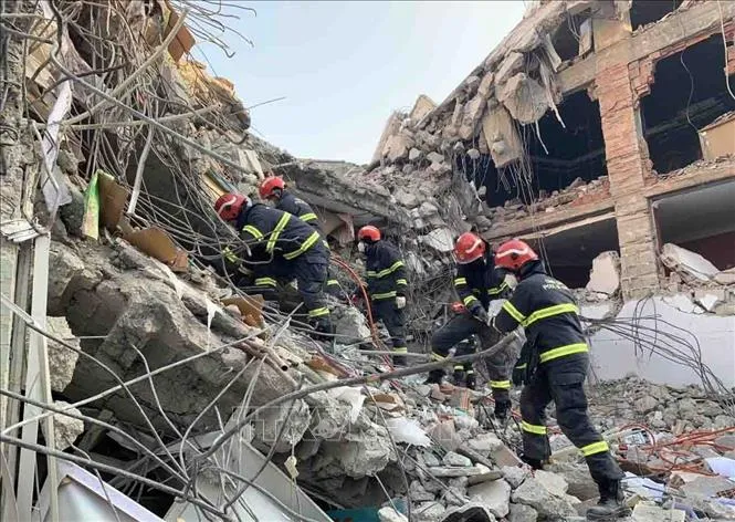 Việt Nam triển khai công tác cứu hộ, cứu nạn tại một tòa nhà ở thành phố Adiyaman