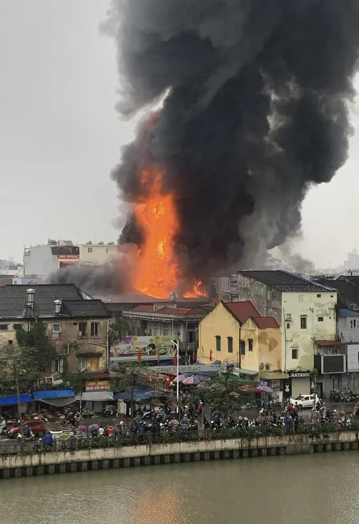 Cháy lớn tại chợ Tam Bạc, Hải Phòng