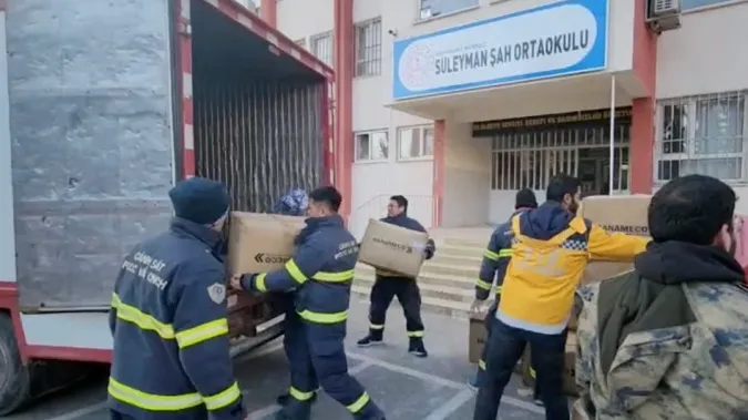 Đoàn cứu hộ Việt Nam trao tặng 2 tấn thiết bị y tế cho Thổ Nhĩ Kỳ 1