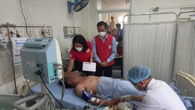 Khẩn trương cứu chữa nạn nhân vụ TNGT ở Quảng Nam 1