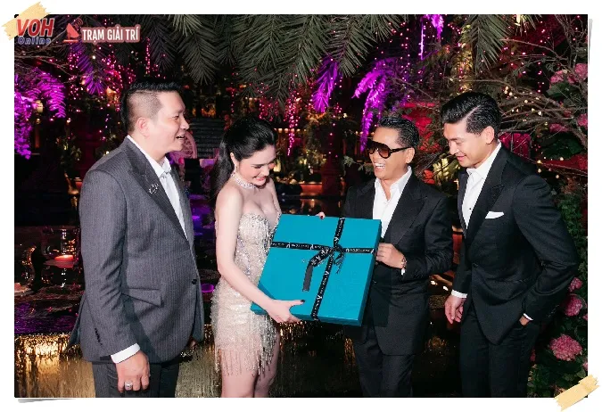 Đoàn Di Băng chơi lớn, chi tiền khủng trong tiệc sinh nhật toàn những gương mặt đình đám của Vbiz 10