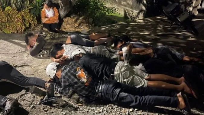 Tạm giữ 6 thanh niên đua xe trái phép trên Quốc lộ 1 1