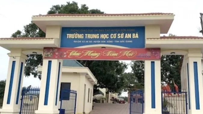 Điều tra vụ học sinh lớp 7 sinh con trong nhà tắm ở Bắc Giang 1