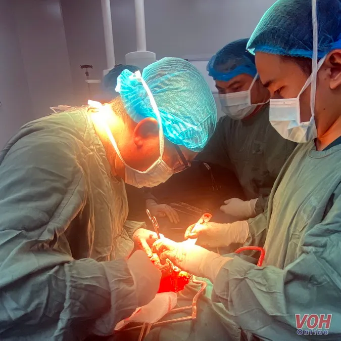 Nhiều trường hợp bướu to vài chục kg do ung thư phụ khoa phải nhập viện 1