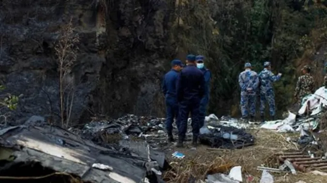 Lực lượng cứu hộ nỗ lực tìm kiếm nạn nhân tại hiện trường vụ rơi máy bay ở Pokhara, Nepal