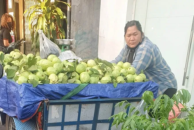 Giá cả thị trường hôm nay 17/2/2023: Không chỉ cam, nhiều loại trái cây khác giá giảm sâu 1