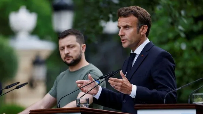 Tổng thống Pháp Emmanuel Macron: Tiếp tục tăng cường hỗ trợ Ukraine 1