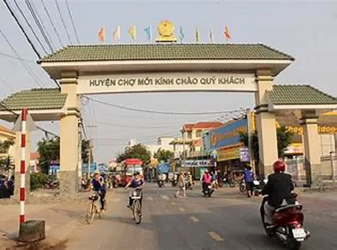 Nhiều lãnh đạo, nguyên lãnh đạo huyện Chợ Mới, tỉnh An Giang bị cáo buộc tội tham ô tài sản.