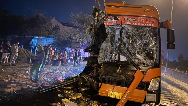 Tạm giữ tài xế xe khách gây tai nạn khiến 3 người chết ở Quảng Nam 1