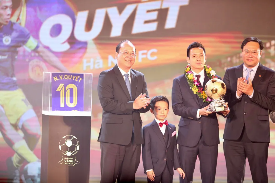 Văn Quyết lần thứ hai đoạt Quả bóng vàng Việt Nam