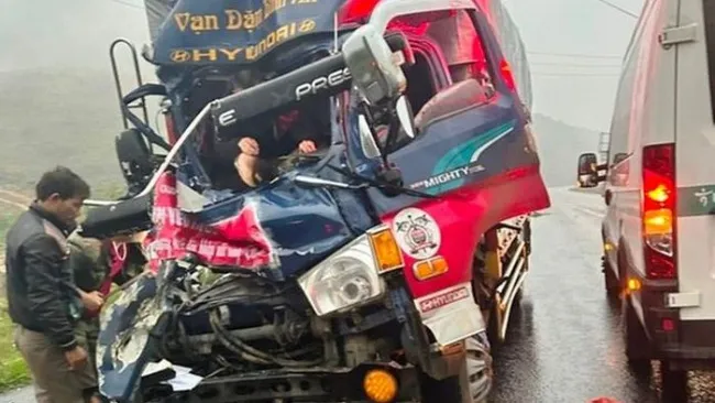 Tuyên Quang: Tai nạn giữa xe khách và xe tải khiến 7 người thương vong 2