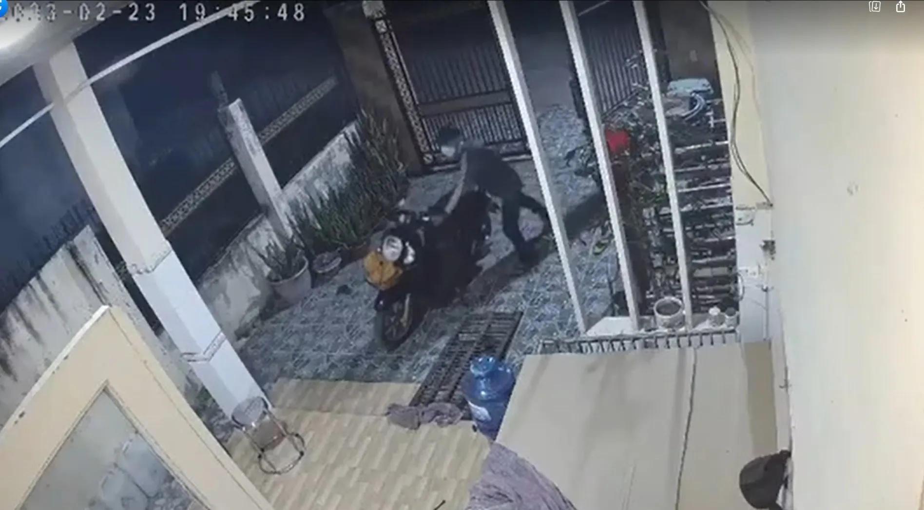 trộm cắp xe máy