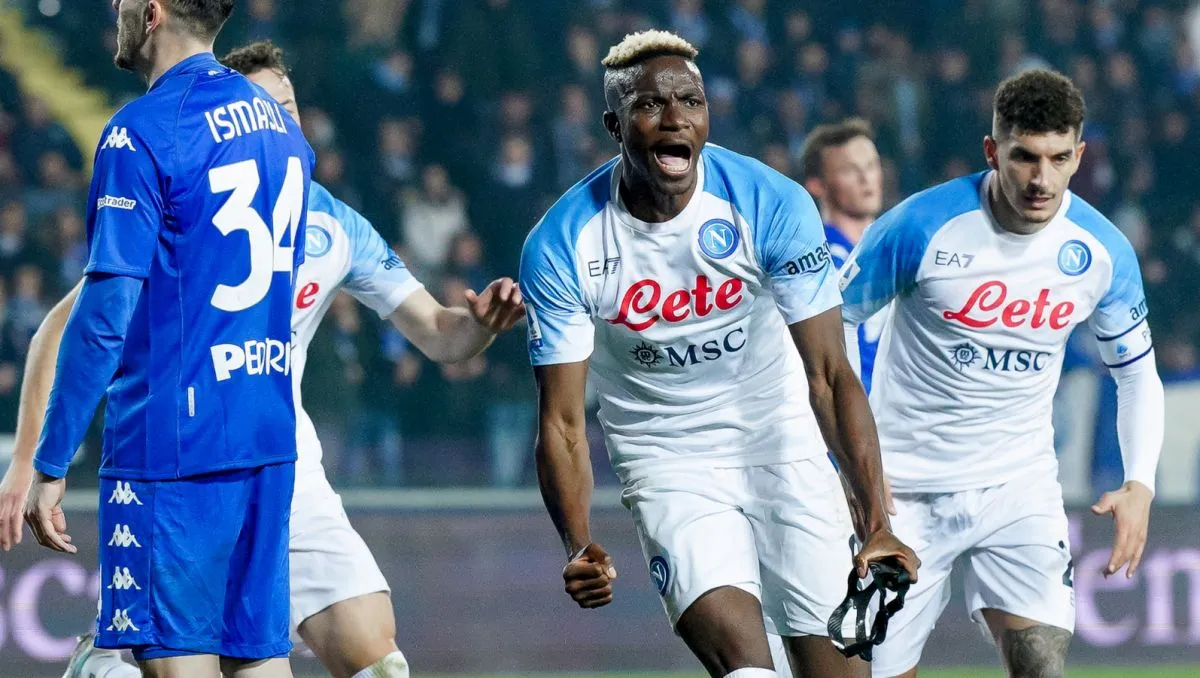 Napoli thẳng tiến trên đường đua vô địch Serie A