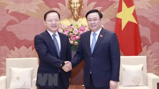 Chủ tịch Quốc hội: Đề nghị Samsung tiếp tục đầu tư, phát triển tại Việt Nam 1