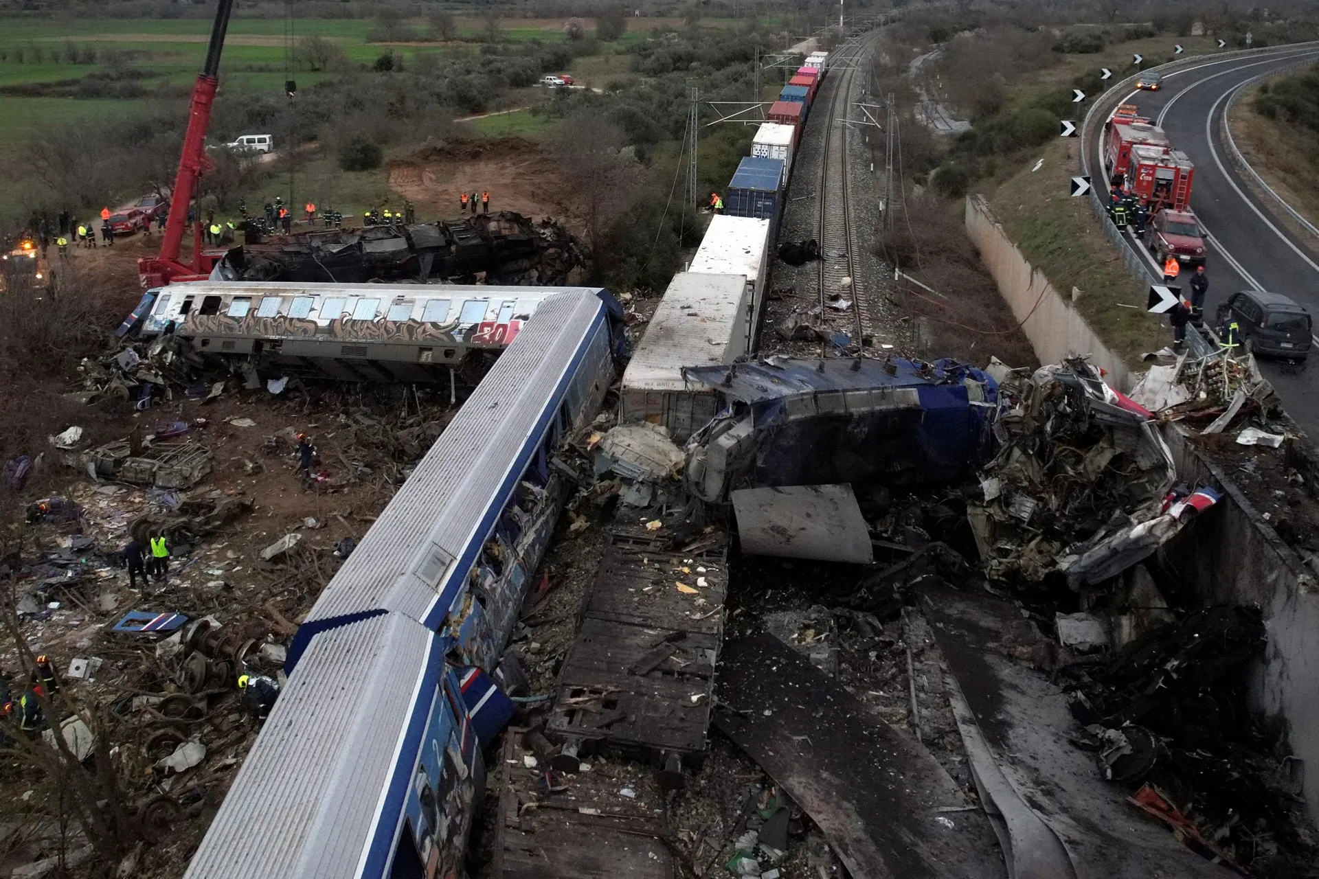 Tin thế giới sáng 2/3: Hy Lạp bắt quan chức đường sắt sau tai nạn | Nổ khí gas ở Cuba