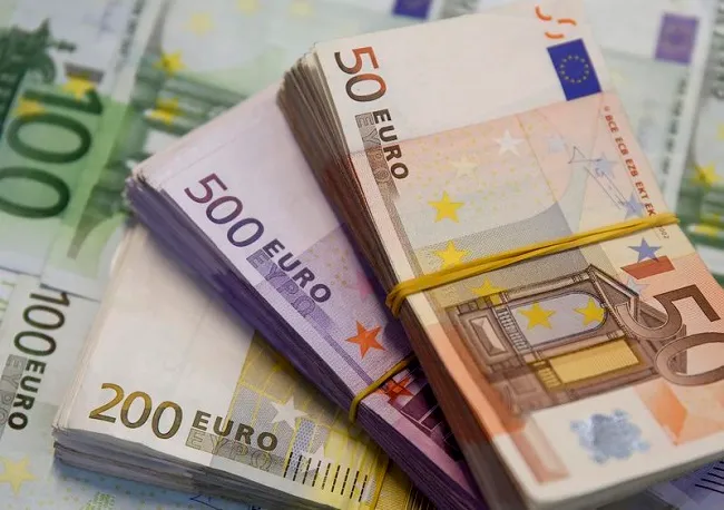 Tỷ giá ngoại tệ hôm nay 2/3/2023: USD giảm tiếp, euro tăng 1