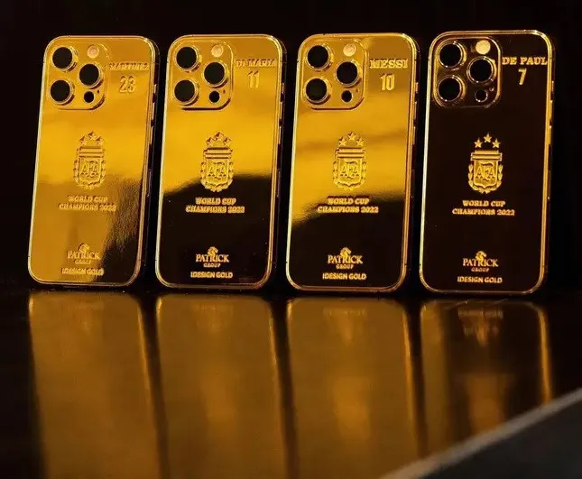 Messi thiết kế điện thoại mạ vàng 24K tri ân đồng đội