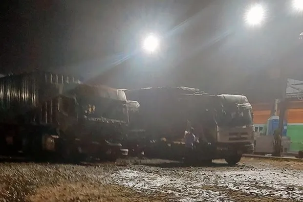 Đồng Nai: 3 chiếc xe bốc cháy, 1 thi thể bên trong xe tải 1