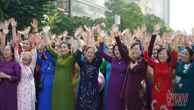 Hàng ngàn người tham gia diễu hành “Tôi yêu áo dài Việt Nam” 3
